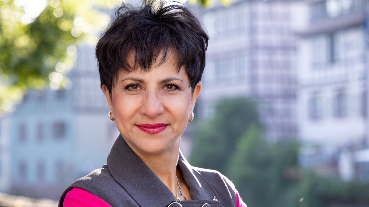 Contact SHOKO at EXPERTIMO for your exclusive French Buyer Representation